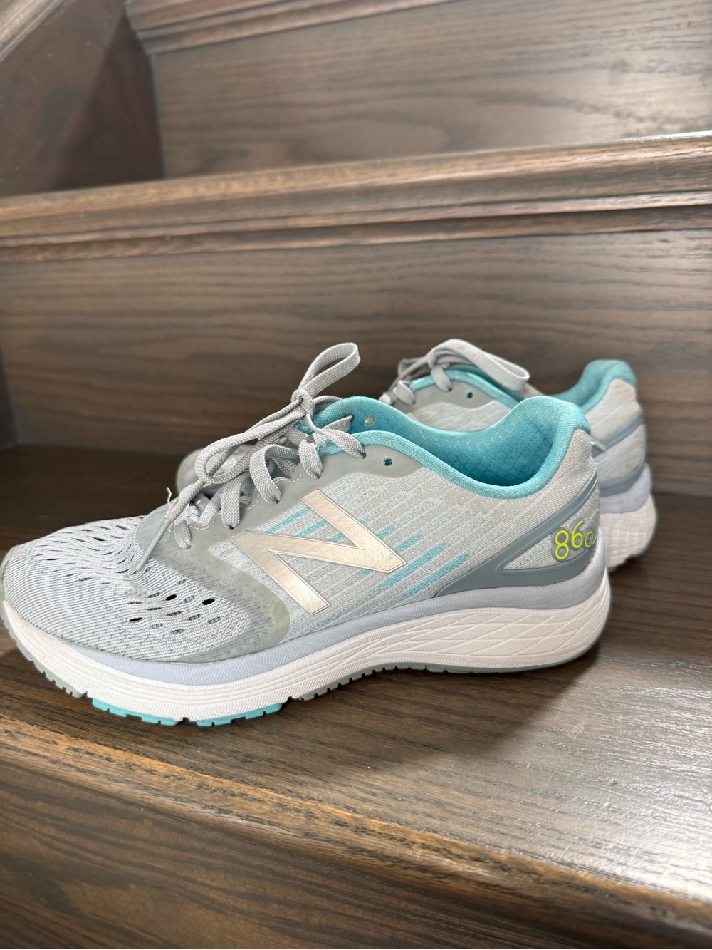 New Balance kids 860 Light Gray & Teal Running Shoes size 2